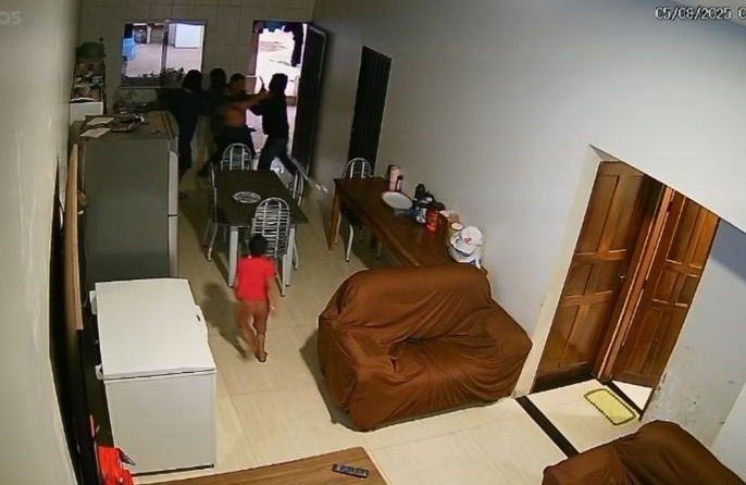 VÍDEO: Empresário tem casa invadida e é morto na frente do filho de 4 anos