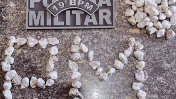 Adolescente é apreendido com drogas dentro de escola