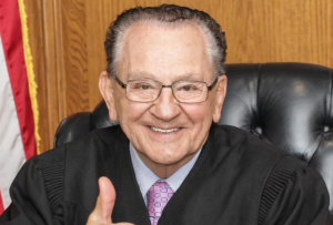 Morre aos 88 anos o juiz Frank Caprio nos EUA