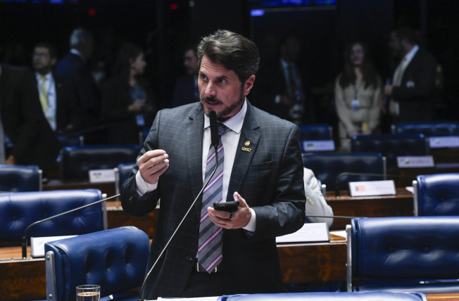 Do Val usará tornozeleira por mostrar ‘desprezo’ ao STF