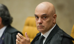 Moraes determina vigilância integral perto da casa de Bolsonaro