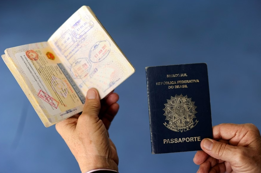 Estados Unidos revoga o visto de mais de 6 mil estudantes