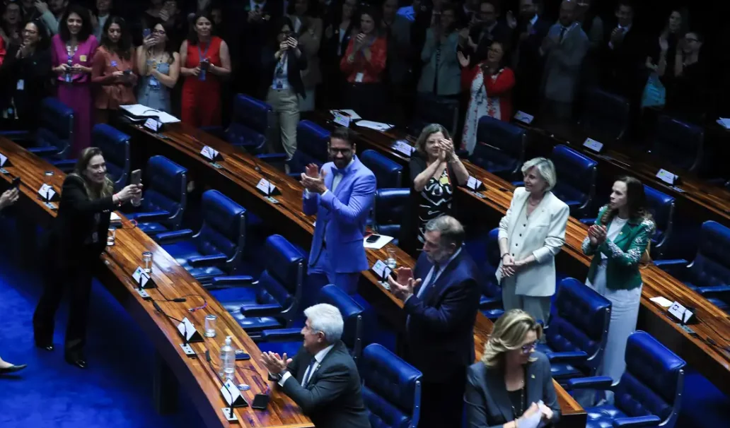 Senado aprova projeto contra adultização de crianças na internet