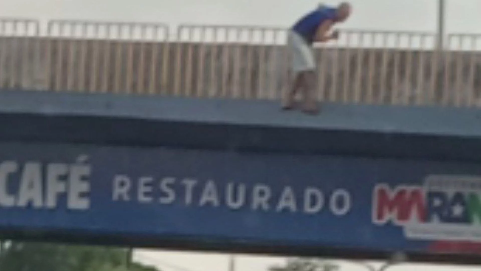 VÍDEO: Homem morre após se jogar de viaduto em São Luís