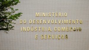 Brasil vai à OMC contra EUA