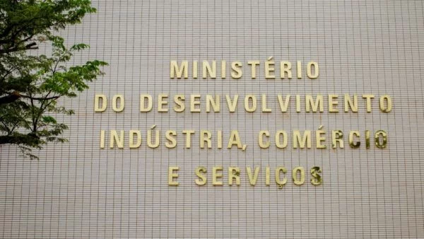 Brasil vai à OMC contra EUA