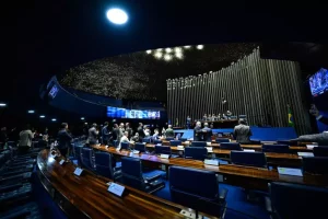 Nova faixa de isenção do IR passa no Senado