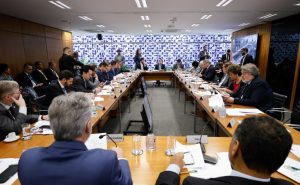 Câmara vota projetos sobre IR, proteção infantil e disciplina parlamentar