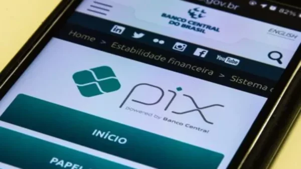 Receita Federal volta a negar taxação do Pix e alerta para golpes