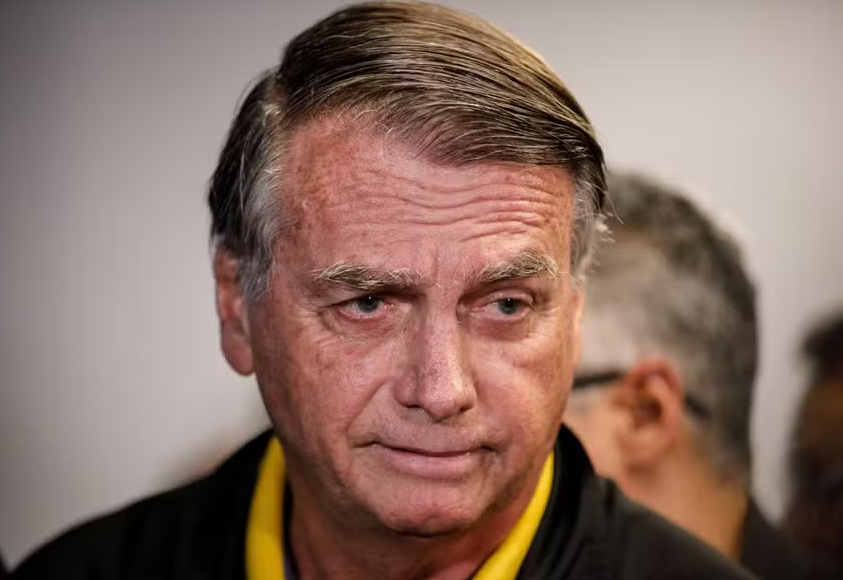 Bolsonaro pede autorização ao STF para realizar procedimento em hospital