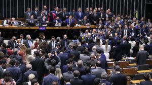 ÁUDIO: Metade dos deputados do MA vota urgência da anistia
