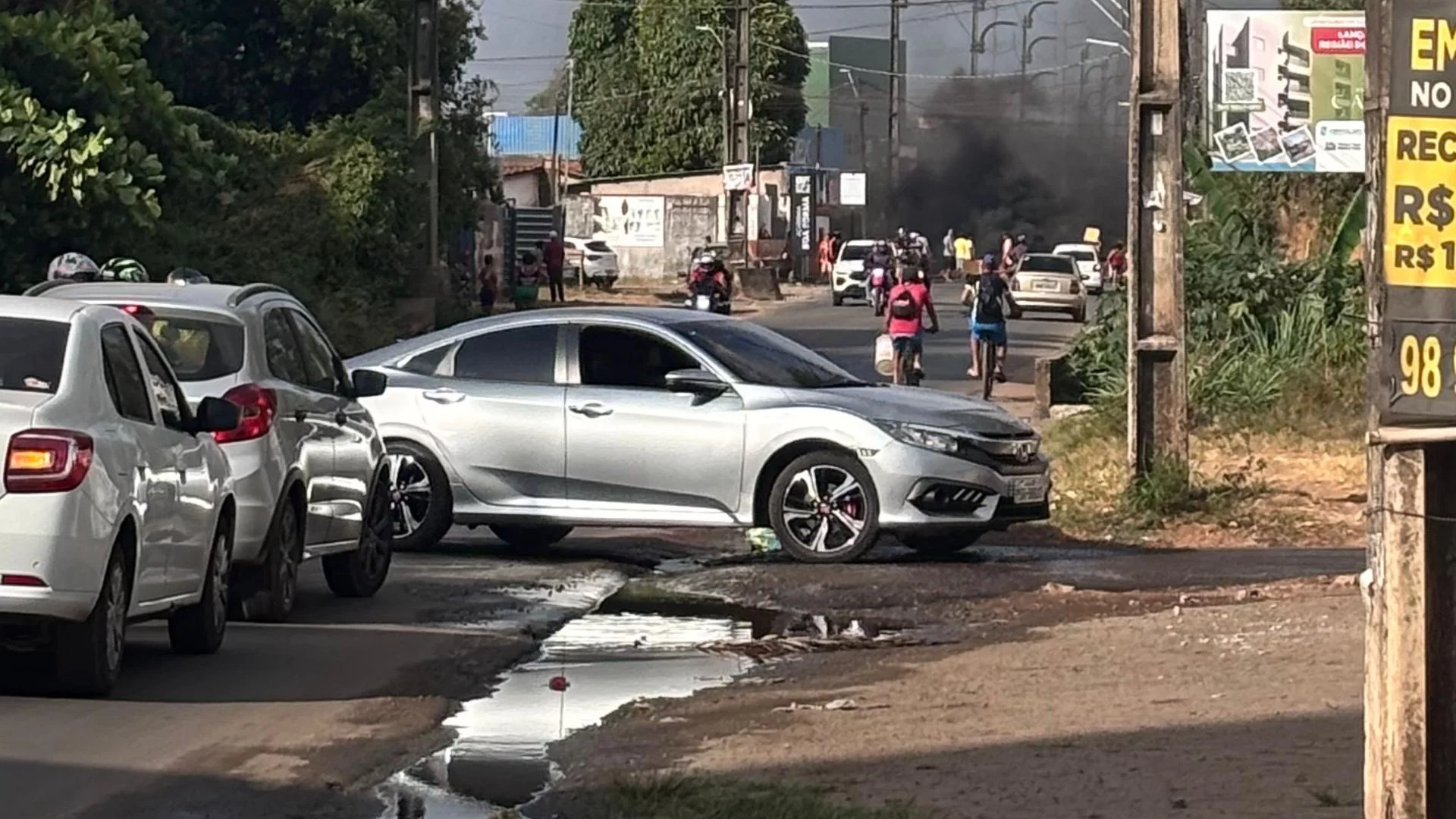 VÍDEO: Protesto interdita a Estrada da Maioba na Grande Ilha