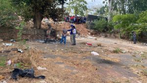 Corpo carbonizado é encontrado em terreno baldio