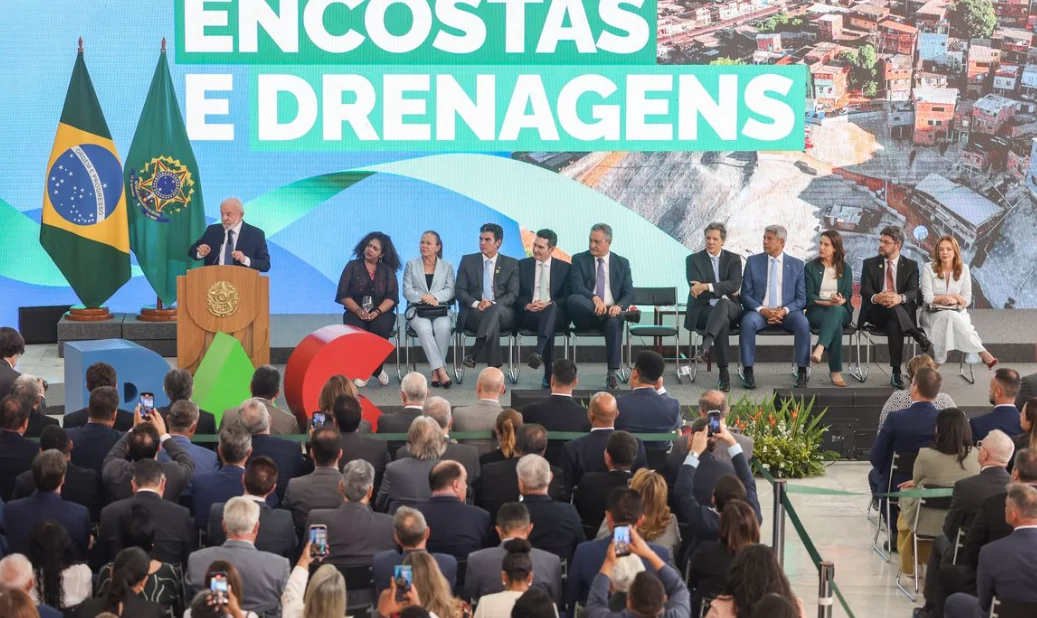 Governo anuncia R$ 11,7 bilhões do Novo PAC para drenagem e encostas