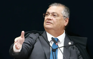 Dino pede que PF investigue ameaças após votar para condenar Bolsonaro