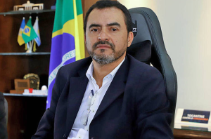 Governador do Tocantins é afastado do cargo em operação da PF