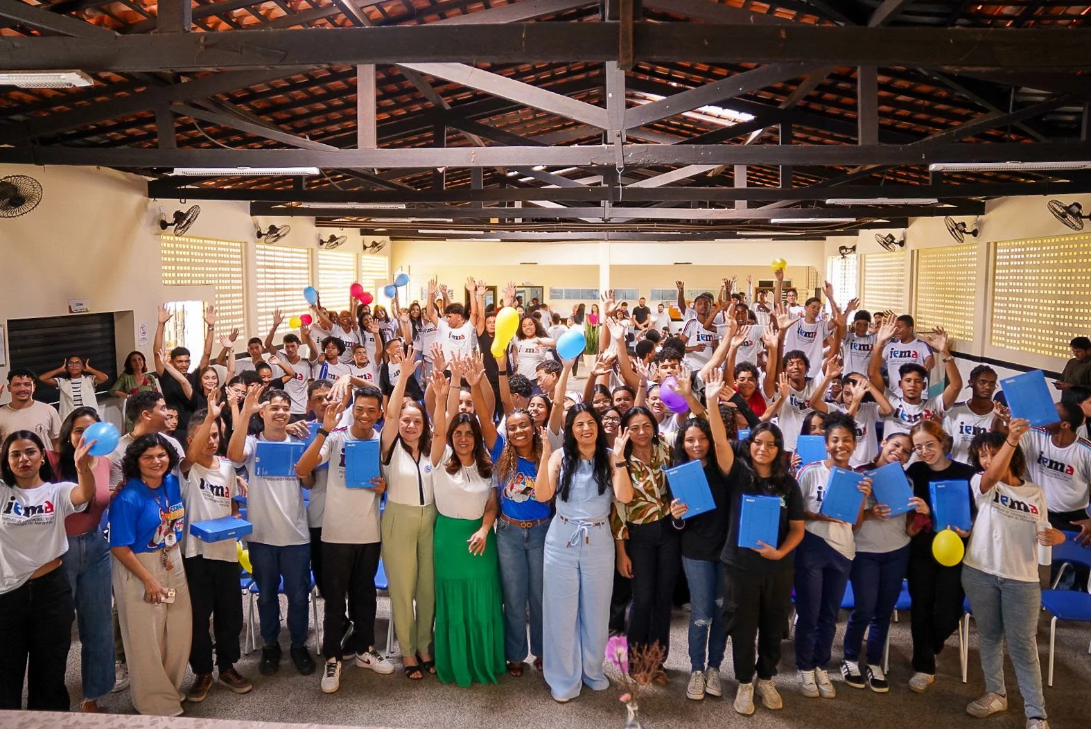 Iema inicia entrega de tablets do programa Tô Conectado