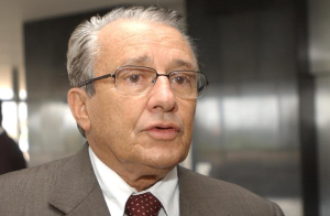 Ex-governador José Reinaldo recebe alta hospitalar em Brasília