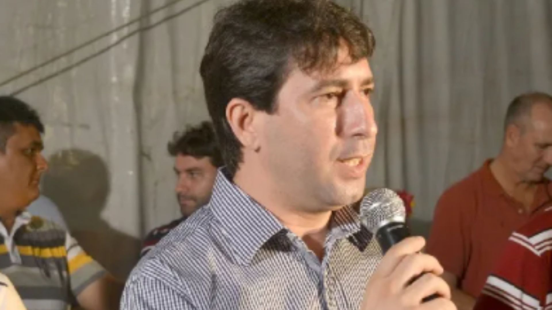 Ex-prefeito é investigado por desviar recursos da merenda escolar