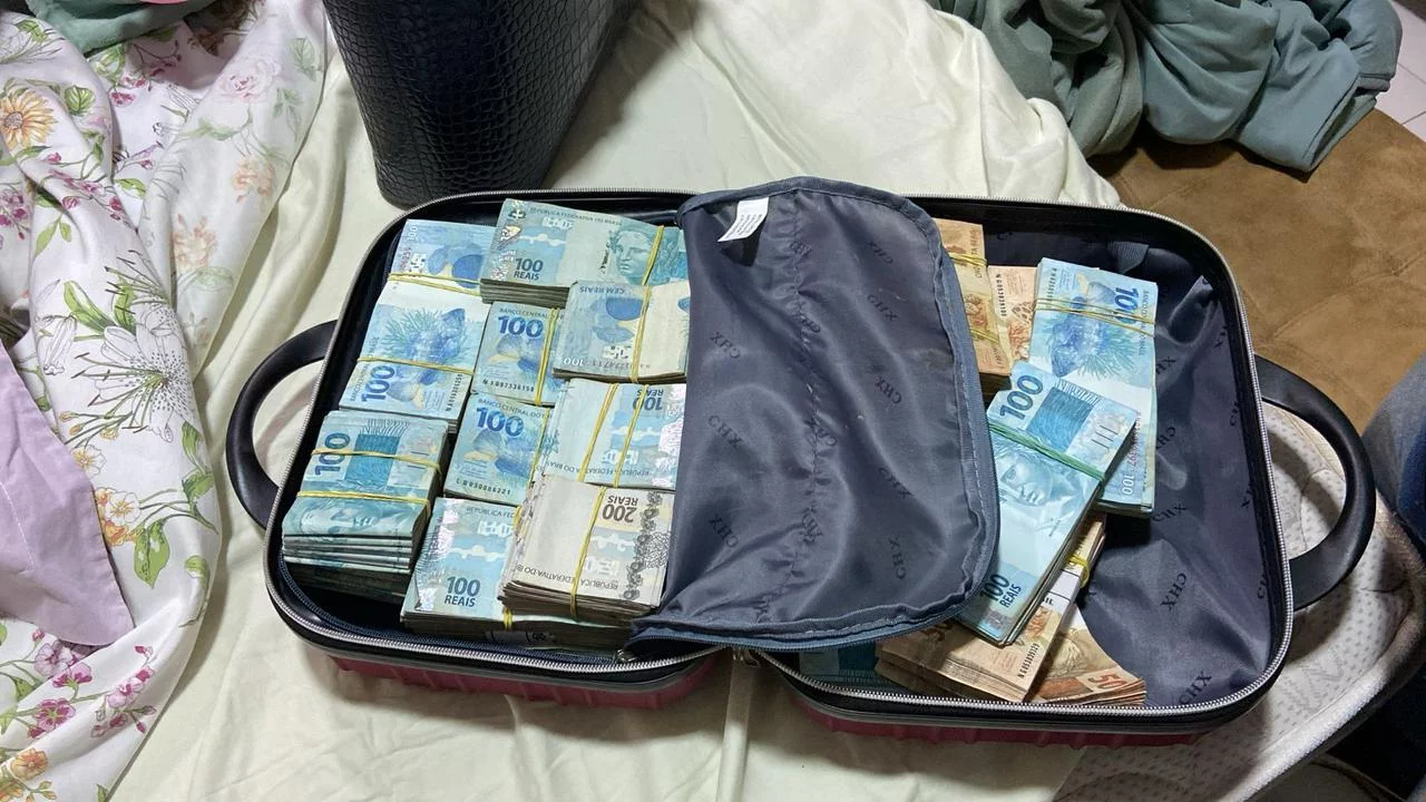 VÍDEO: PF apreende mais de R$ 400 mil em operação contra fraude médica