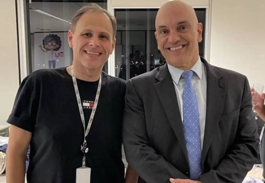 Alexandre de Moraes se manifesta sobre denúncias de ex-assessor