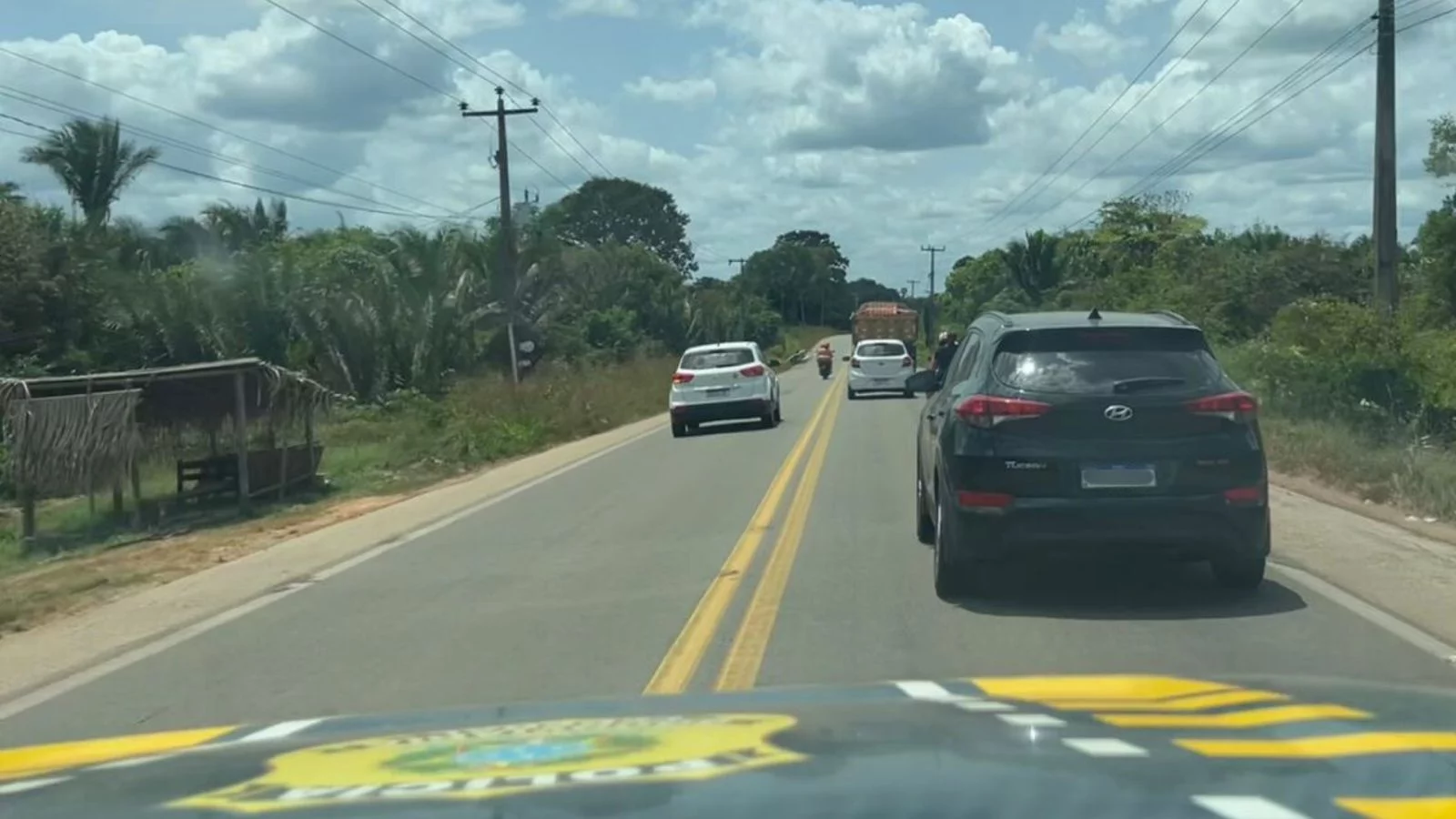 VÍDEO: Motorista morre prensado entre carretas após ultrapassagem indevida