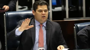 Alcolumbre rejeita anistia total e propõe alternativa