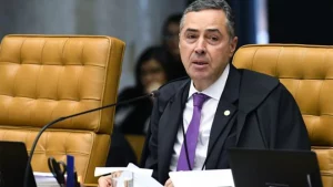 Ministro Barroso é levado ao hospital após mal-estar