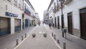 Comércio da Grande Ilha segue fechado nesta segunda (20)