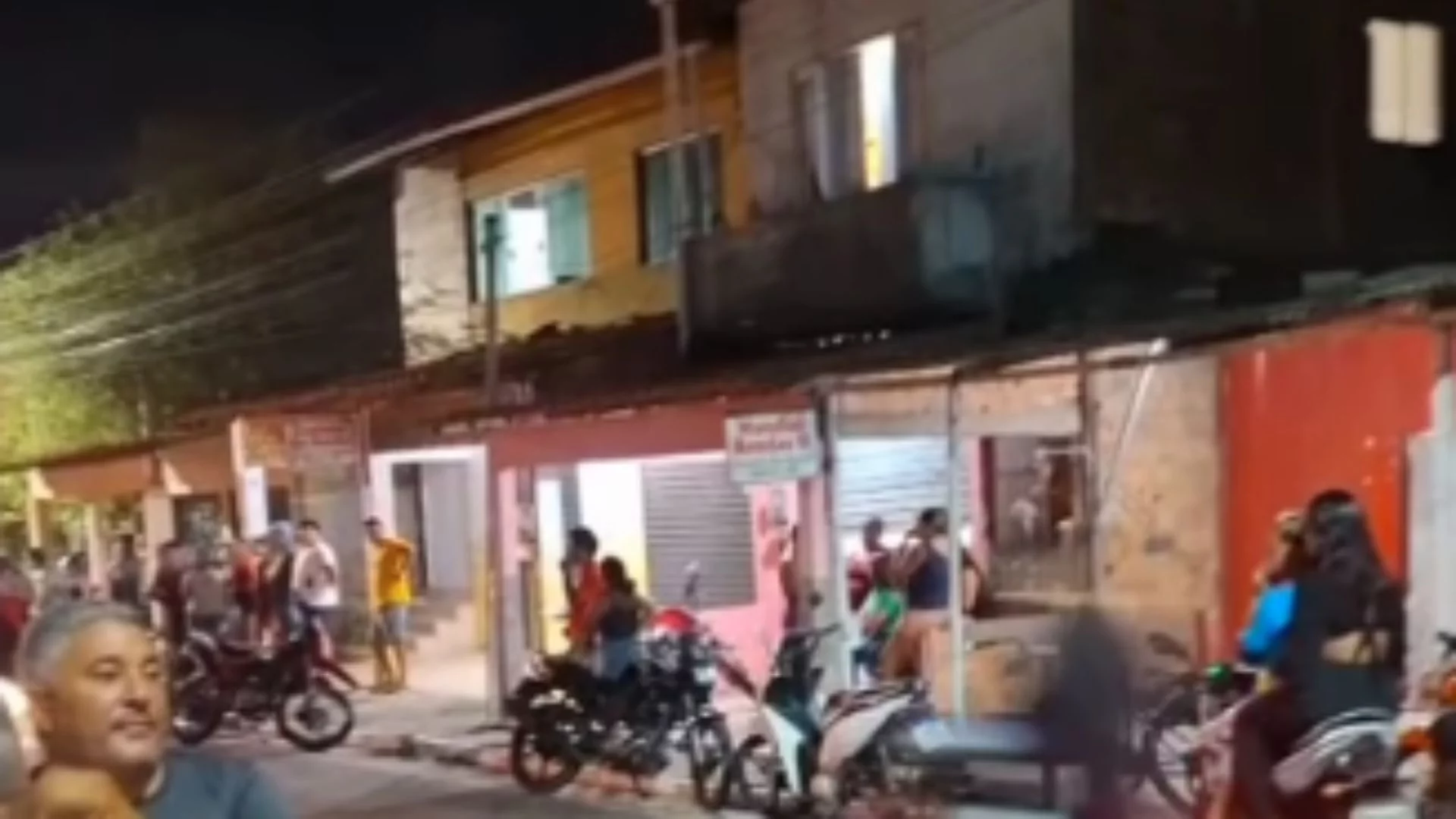 Homem é assassinado a tiros dentro de residência