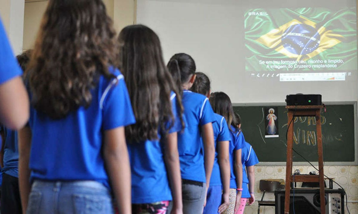 Câmara de SL aprova execução semanal dos hinos nas escolas