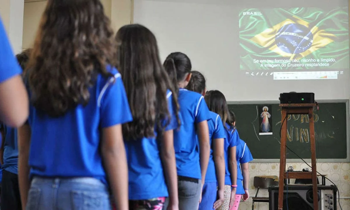 Câmara de SL aprova execução semanal dos hinos nas escolas