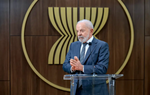 Lula quer discutir com Trump punição dada a ministros do STF