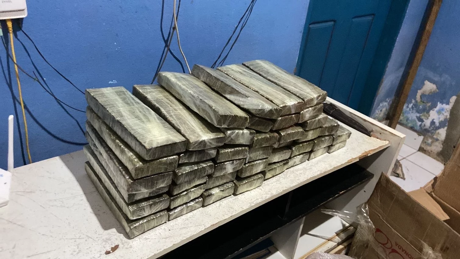 Polícia Militar apreende 42 kg de maconha e prende quatro suspeitos