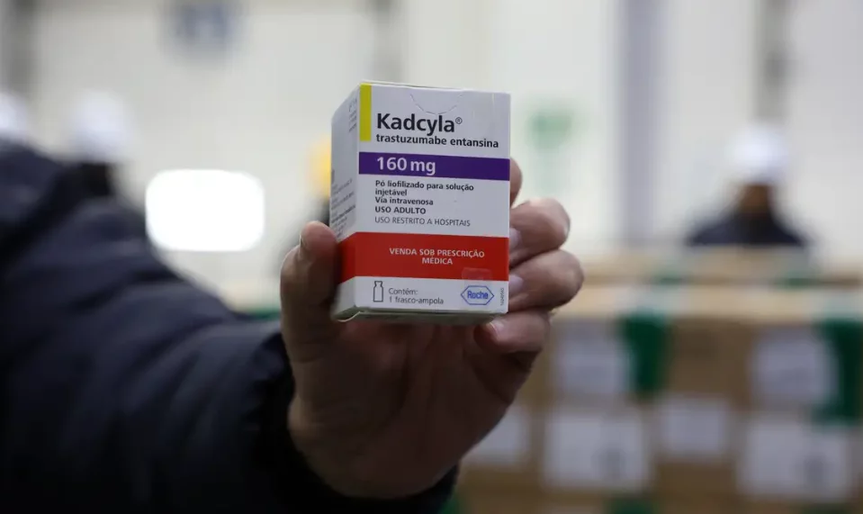Brasil recebe lote de medicamento para tratar câncer de mama no SUS
