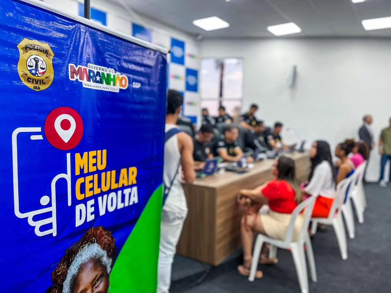 Mais de 400 pessoas são intimadas a devolver celulares roubados