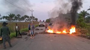 Moradores bloqueiam MA-006 em protesto por melhorias na estrada