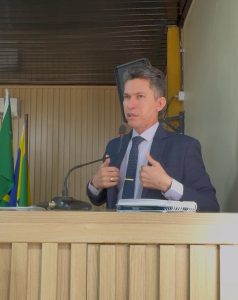 Presidente da Câmara de João Lisboa defende ajustes no projeto do concurso público e valorização salarial