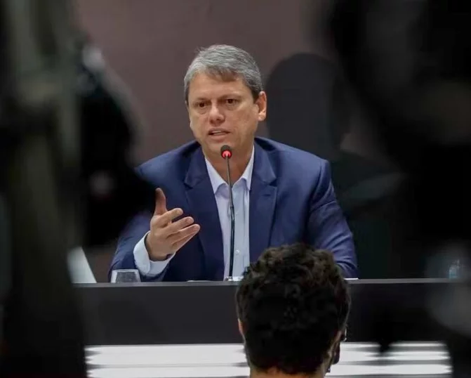 VÍDEO: Tarcísio pede desculpas por fala sobre Coca-Cola e metanol