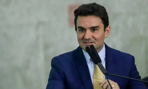 Partido pressiona saída de Celso Sabino