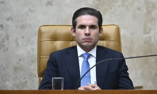 Casos de metanol pressionam Câmara a votar projeto