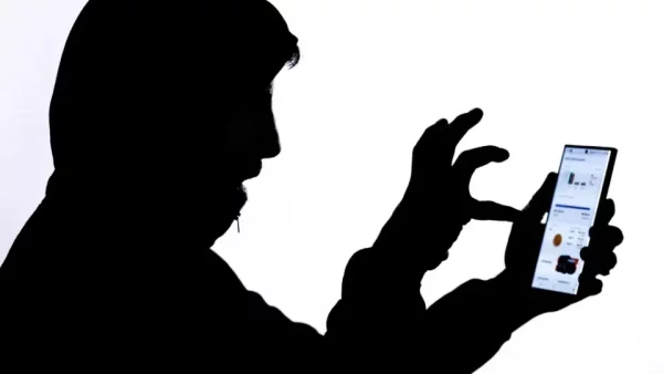 Vírus se espalha via WhatsApp e afeta brasileiros