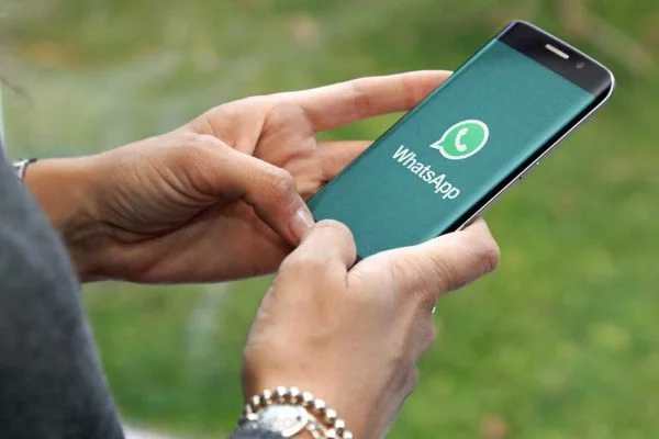 WhatsApp ganha recurso de IA que resume conversas