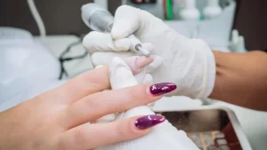 Brasil proíbe químicos usados em esmaltes de gel