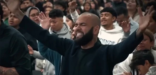 Ex-jogador faz pregação na Espanha e viraliza