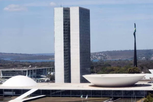 Orçamento dos partidos para 2026 chega a R$ 6,4 bilhões