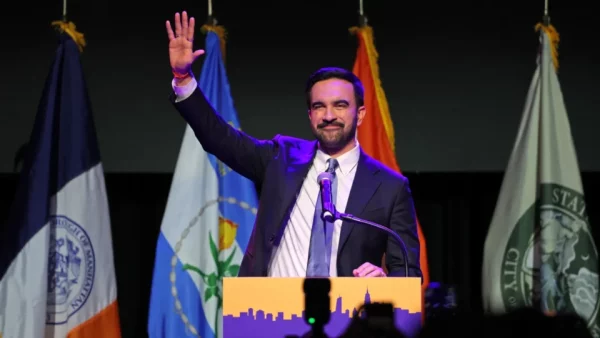Progressista vence prefeitura de Nova York
