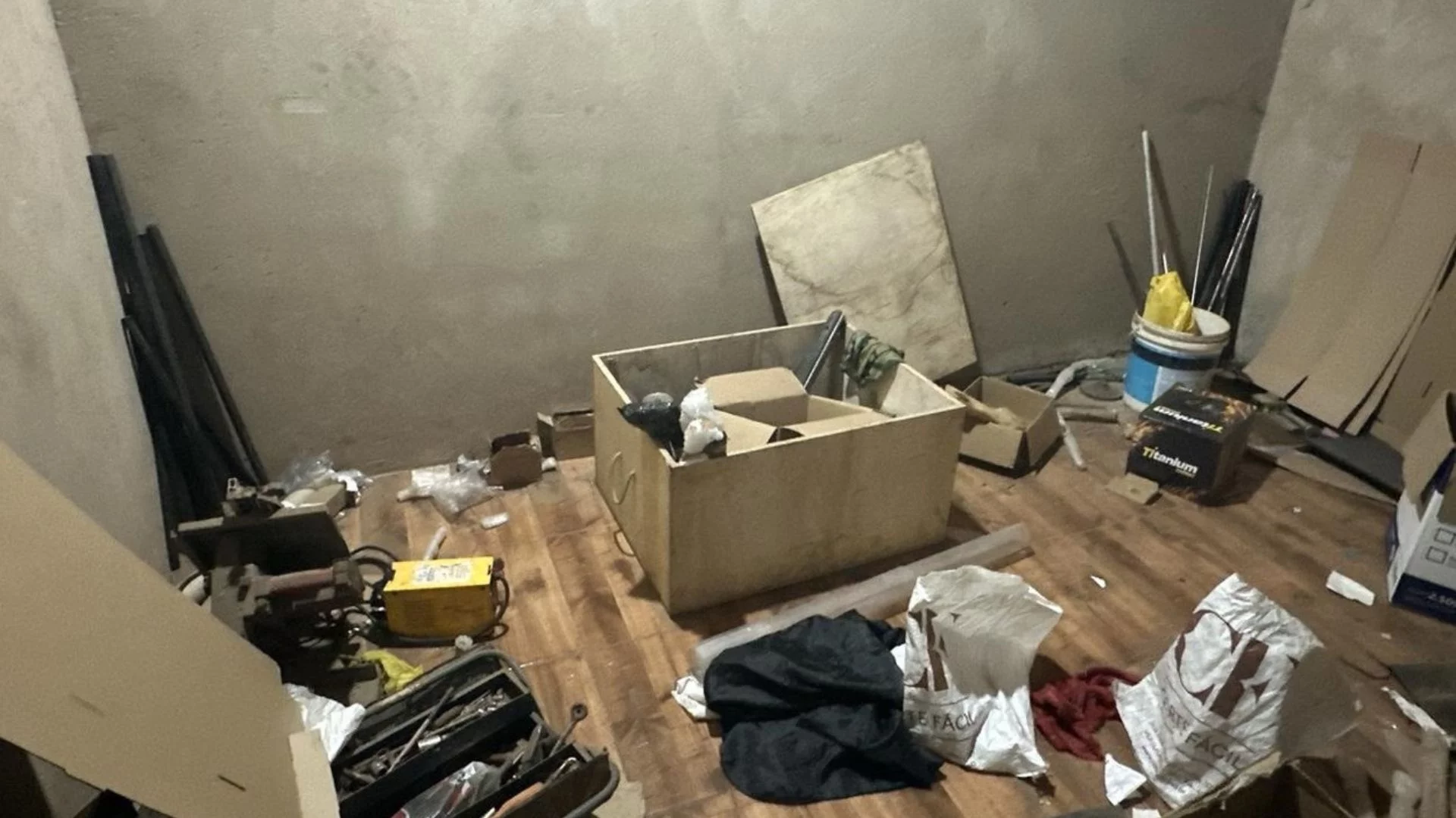 Polícia apreende arsenal e fecha pontos de produção clandestina