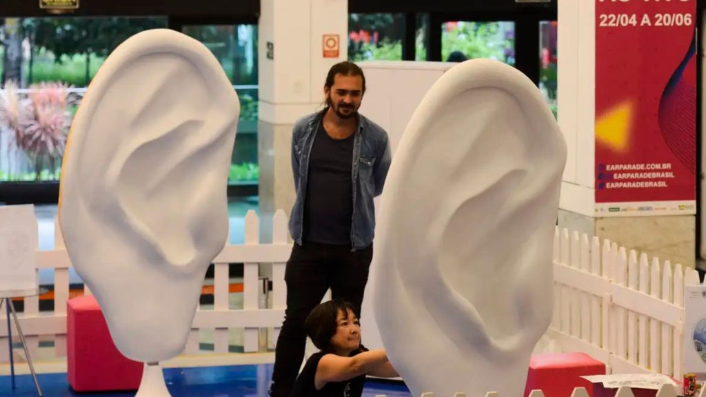 Novembro laranja alerta para sinais de perda auditiva