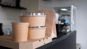 ÁUDIO: Lei proíbe cobrança por embalagem de comida em São Luís